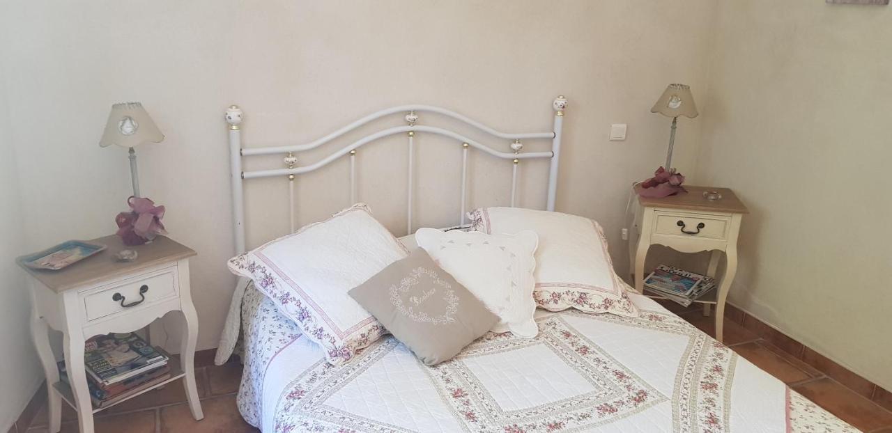 Bed and Breakfast Fenetre Sur Les Alpilles Сен-Мартен-де-Кро Экстерьер фото