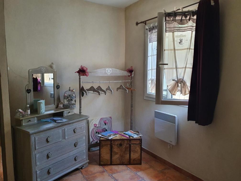 Bed and Breakfast Fenetre Sur Les Alpilles Сен-Мартен-де-Кро Экстерьер фото